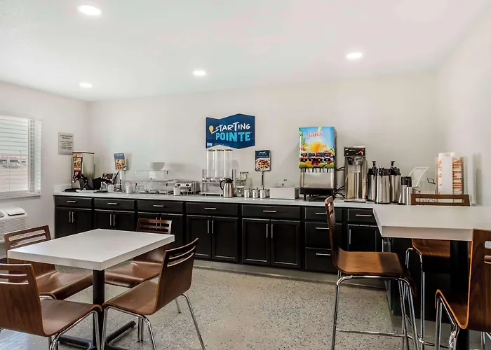 Clarion Pointe Hotel 4*