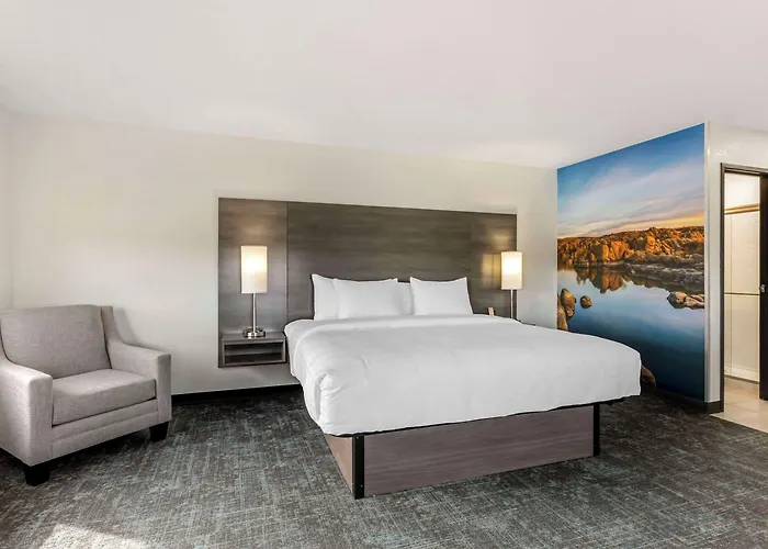 Clarion Pointe Hotel 4*