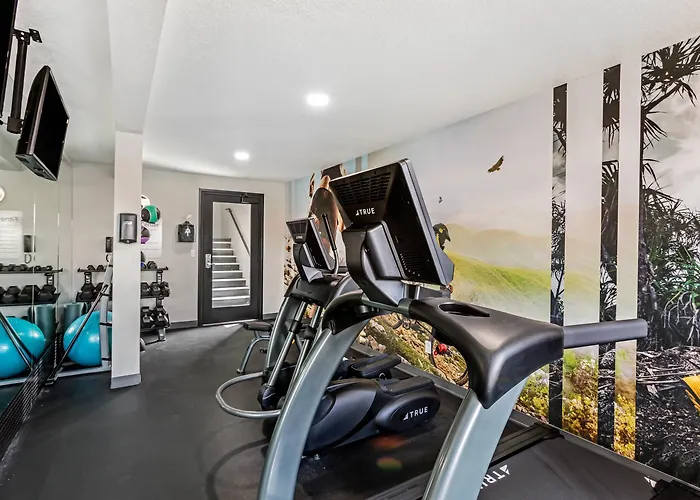 Clarion Pointe Hotel 4*
