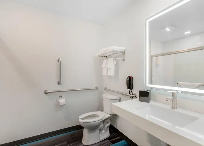 Clarion Pointe