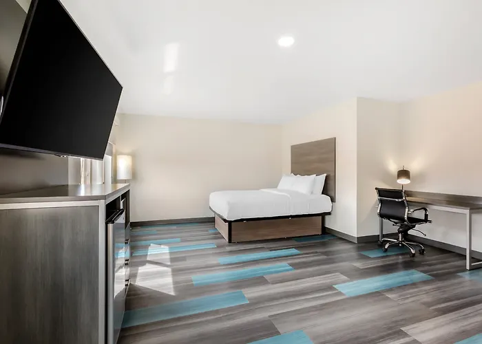 Clarion Pointe Hotel